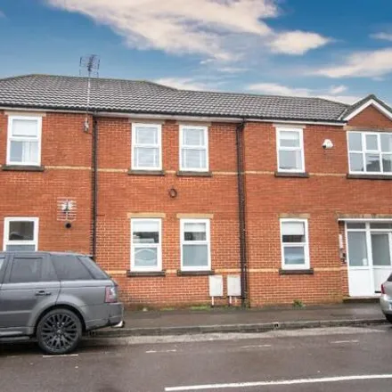 Buy this 2 bed apartment on Blenheim Road in Bishopstoke, SO50 5NS