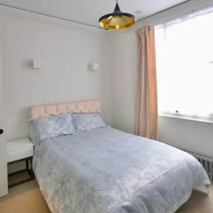 Image 2 - Smart NHS Russell Square Hostel, 72 Guilford Street, London, WC1N 1DF, United Kingdom - Townhouse for rent