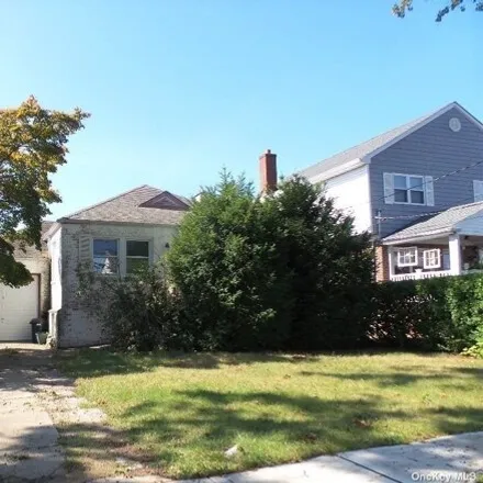 Buy this 2 bed house on 7 Catalpa Avenue in Village of Lynbrook, NY 11563
