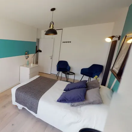 Rent this 3 bed room on 160 rue de Bagnolet