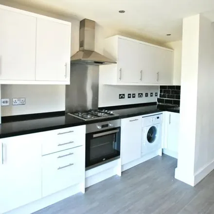 Rent this 5 bed apartment on Upton Road in London, CR7 8PR