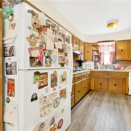 Image 3 - 126 97th Street, New York, NY 11209, USA - Townhouse for sale