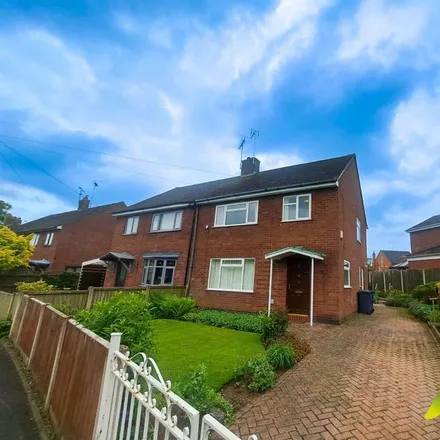 Rent this 3 bed duplex on Hawthornden Manor Drive in Uttoxeter, ST14 7PE