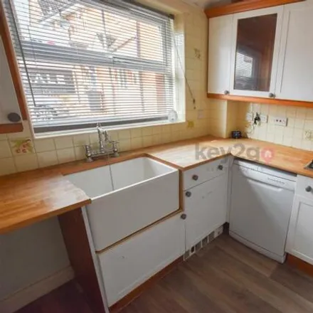 Image 4 - Deepwell Court, Sheffield, S20 4SW, United Kingdom - Townhouse for sale