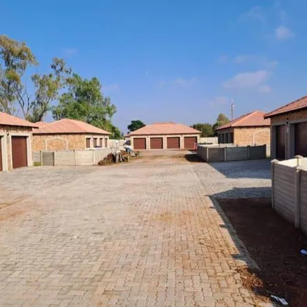 Image 2 - Chris Kotze Street, Vorsterpark AH, Midvaal Local Municipality, 1961, South Africa - Townhouse for rent