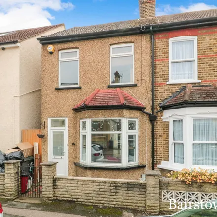 Rent this 3 bed apartment on 71 Southbury Road in London, EN1 1SA
