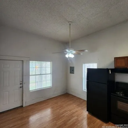 Image 5 - 348 Aransas Avenue, San Antonio, TX 78210, USA - Apartment for rent