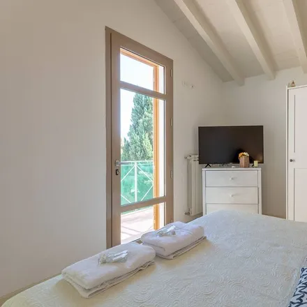 Rent this 1 bed house on Pietrasanta in Piazza della Stazione, 55045 Pietrasanta LU