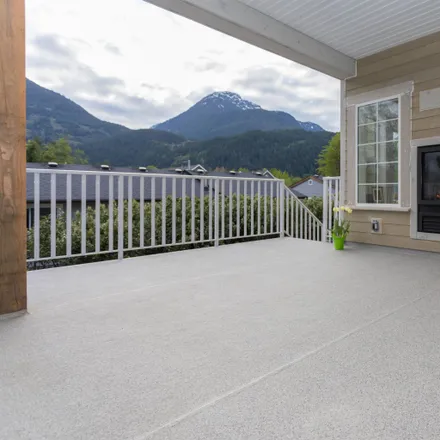 Image 3 - 1292 Victoria Street, Squamish, BC V8B 0A8, Canada - House for sale