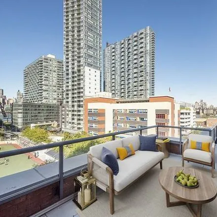 Rent this 2 bed apartment on The Maximilian in 5-11 47th Avenue, New York