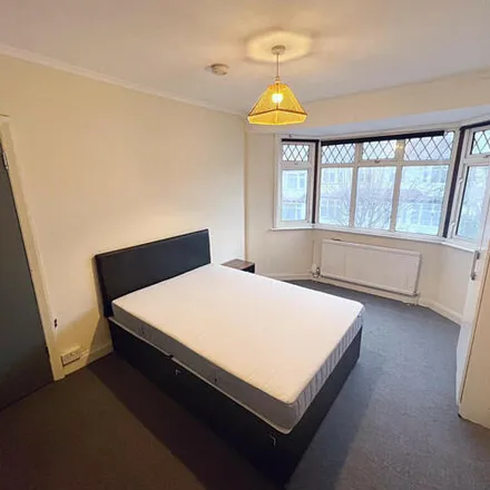 Rent this studio house on Archer Road in London, SE25 4JN