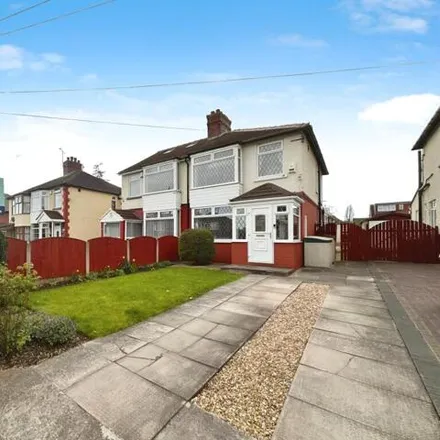 Buy this 3 bed duplex on Fearnville Place in Leeds, LS8 3EF