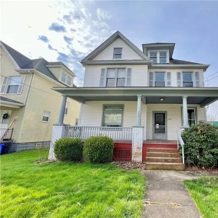 Buy this studio house on 476 East Sheridan Avenue in New Castle, PA 16105