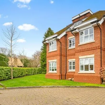 Buy this 2 bed apartment on 15 The Avenue in Tadworth, KT20 5AY