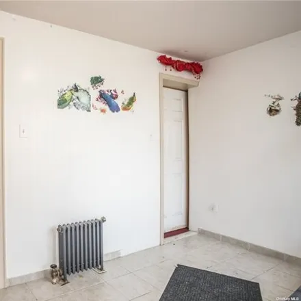 Image 3 - 95-24 121st Street, New York, NY 11419, USA - House for sale