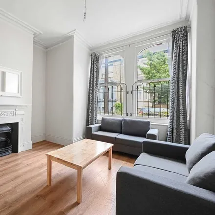 Rent this 3 bed apartment on 32-36 Hetley Road in London, W12 8NJ