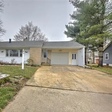 Image 2 - 119 South Sunnyside Drive, Blue Mound, Macon County, IL 62513, USA - House for sale