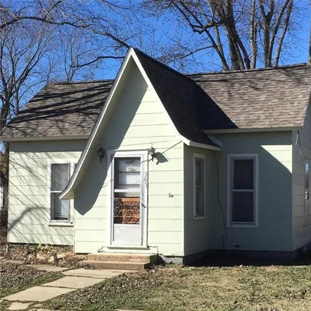 Buy this 1 bed house on 294 Pierce Avenue in Mulberry Grove, Bond County