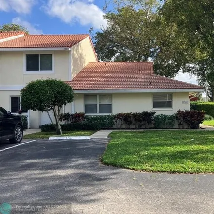 Buy this 2 bed townhouse on 6423 Boca Circle in Boca Del Mar, Palm Beach County