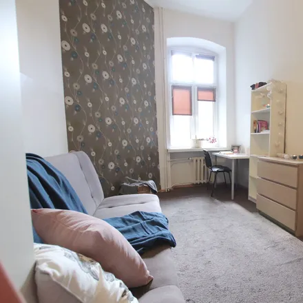 Rent this 6 bed room on Pomorska 91 in 90-228 Łódź, Poland