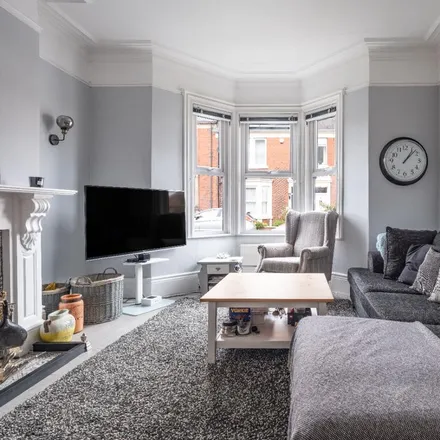 Rent this 4 bed townhouse on Matfen Place in Newcastle upon Tyne, NE4 9DD