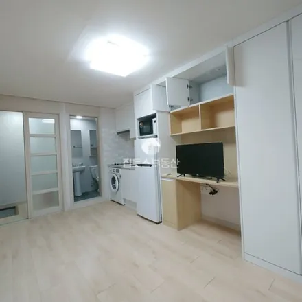 Rent this studio apartment on 서울특별시 도봉구 창동 663-21