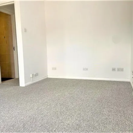 Image 5 - Mandeville Court, Finchley Road, London, NW3 6EX, United Kingdom - Apartment for rent