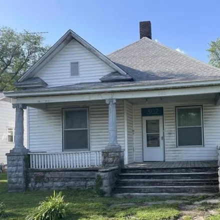 Buy this 2 bed house on 607 North Hickory Street in Centralia, IL 62801
