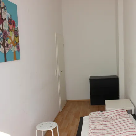 Rent this 4 bed room on Salon Alouisal in Sonnenallee, 12045 Berlin