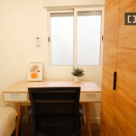 Rent this 4 bed room on Carrer del Consell de Cent in 08001 Barcelona, Spain