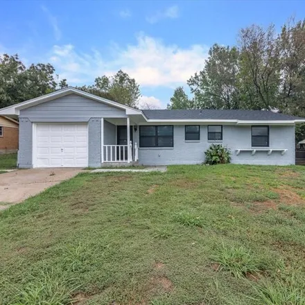 Buy this 3 bed house on 565 Lake Shore Drive in Ennis, TX 75119