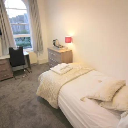 Rent this 1 bed apartment on 26 Newmarket Road in Cambridge, CB5 8DT