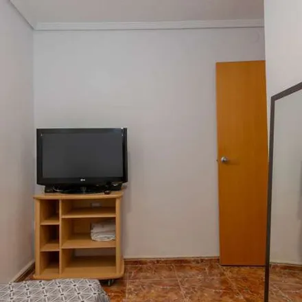 Image 6 - Carrer del Lliri, 32, 46024 Valencia, Spain - Apartment for rent