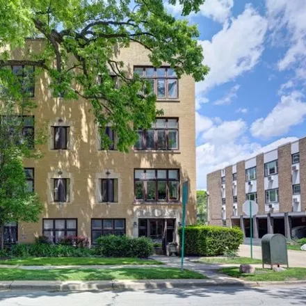 Buy this 2 bed condo on 1136 Ontario Street in Oak Park, IL 60302