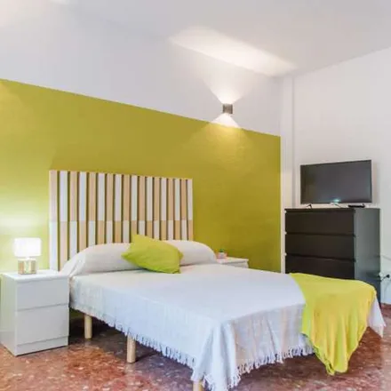 Rent this 5 bed apartment on Parking del Mercadona in Carrer de Mèxic, 46100 Burjassot
