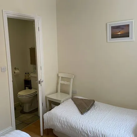 Image 6 - Tenby, SA70 7HD, United Kingdom - Apartment for rent