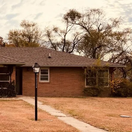Buy this 3 bed house on 376 6th Street in Phillipsburg, KS 67661