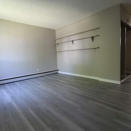 Image 2 - The Tiffany, 10721 117 Street NW, Edmonton, AB T5H 3K6, Canada - Apartment for rent