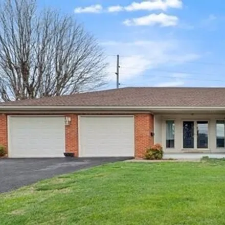 Buy this 3 bed house on 133 Cranbrook Drive in Glasgow, KY 42141