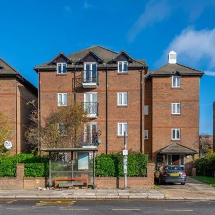 Image 3 - Manor House Drive, Brondesbury Park, London, NW6 7AY, United Kingdom - Apartment for sale