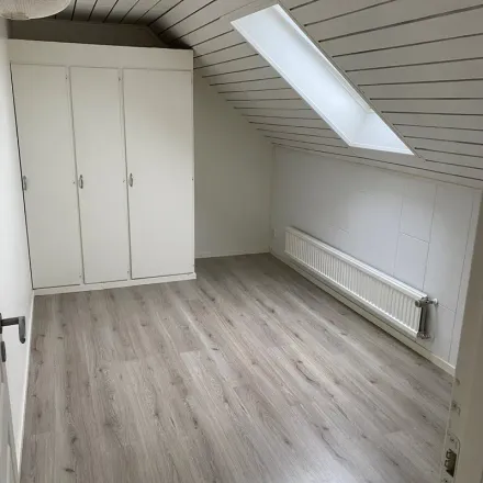 Rent this 5 bed apartment on Hantverkargatan 9 in 261 35 Landskrona kommun, Sweden