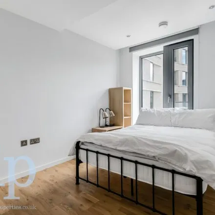 Rent this 3 bed apartment on Onyx Building in Camley Street, London