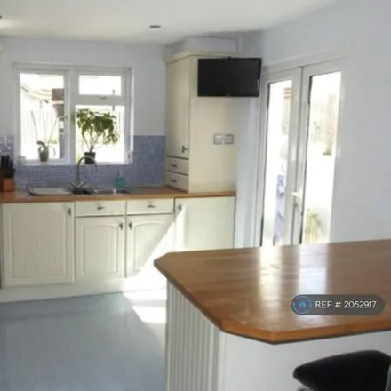 Rent this 3 bed townhouse on St Leonards Road in Portslade by Sea, BN3 4QQ