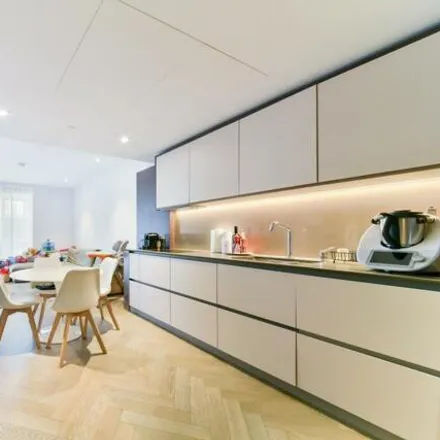 Image 2 - Pearce House, 8 Circus Road West, Nine Elms, London, SW11 8EY, United Kingdom - Apartment for sale