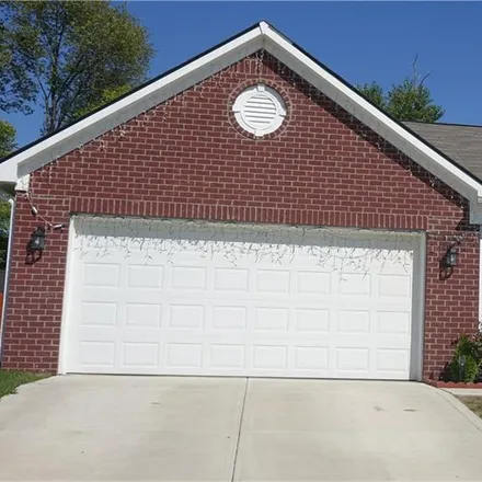 Image 2 - 2521 Bristlecone Drive, Indianapolis, IN 46217, USA - House for sale