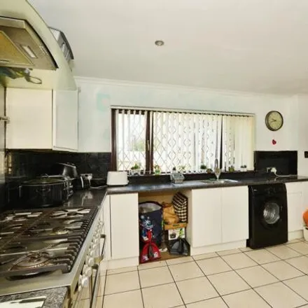 Image 2 - Newenden Close, Kingsnorth, TN23 5TE, United Kingdom - House for sale
