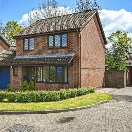 Buy this 3 bed house on 6 Peregrine Close in West Totton, SO40 8UG