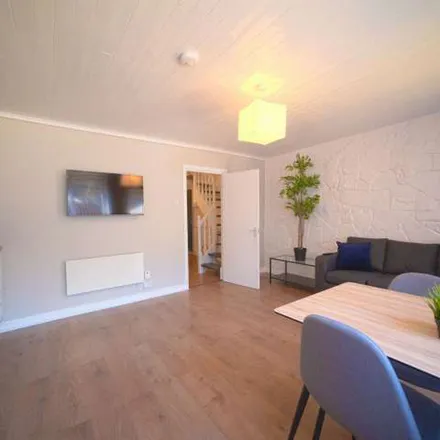 Rent this 4 bed apartment on Abbot House in Smythe Street, London