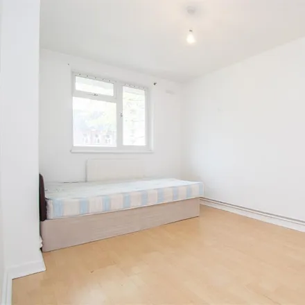 Image 5 - Fellows Court, London, E2 8LF, United Kingdom - Apartment for rent