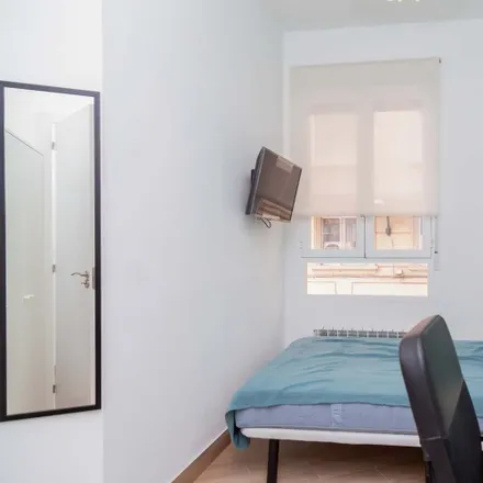 Rent this 6 bed room on Calle del Arzobispo Doménech in 2, 50006 Zaragoza